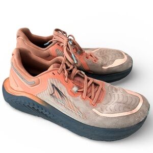 EUC Women’s ALTRA Paradigm 7 Shoes - size 9